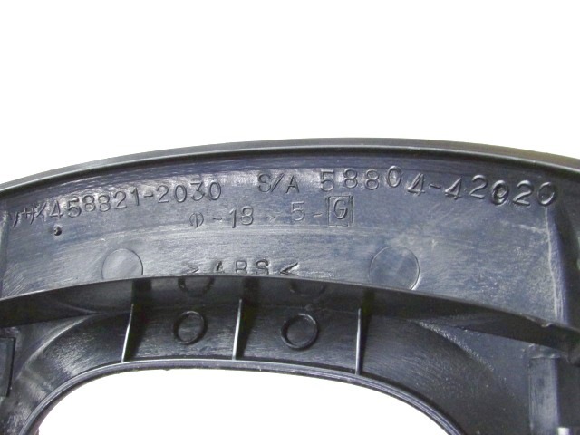 SREDINSKA KONZOLA  OEM N. 458821-2030 ORIGINAL REZERVNI DEL TOYOTA RAV 4 A2 MK2 (2000 - 2006) DIESEL LETNIK 2004