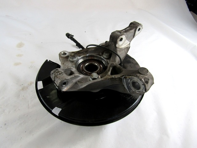 VRTLJIVI LEZAJ DESNO / PESTO KOLESA Z LEZAJEM SPREDAJ OEM N. 13319483 ORIGINAL REZERVNI DEL OPEL ASTRA J P10 5P/3P/SW (2010 - 2015) DIESEL LETNIK 2013