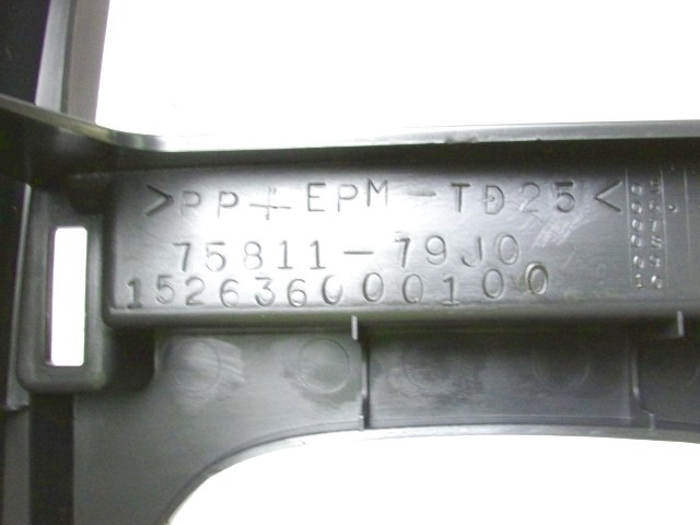 PLASTIKA MED SEDEZI BREZ NASLONJALA ROK OEM N. 75811-79J0 ORIGINAL REZERVNI DEL FIAT SEDICI FY (2006 - 4/2009) DIESEL LETNIK 2007