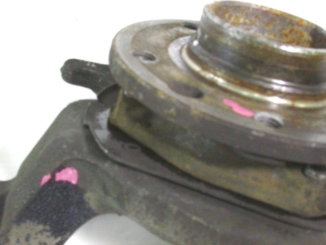 VRTLJIVI LEZAJ DESNO / PESTO KOLESA Z LEZAJEM SPREDAJ OEM N. 13156048 ORIGINAL REZERVNI DEL OPEL ASTRA H A04 L48,L08,L35,L67 5P/3P/SW (2004 - 2007) DIESEL LETNIK 2007