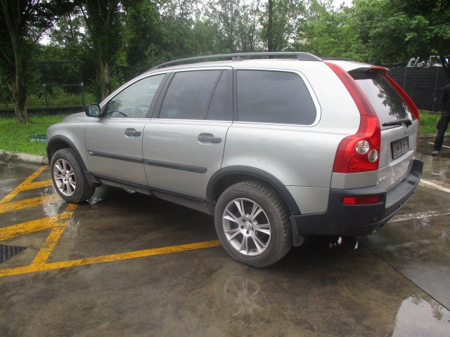 VOLVO XC90 2.4 D 4X4 120KW 6M 5P (2005) RICAMBI IN MAGAZZINO