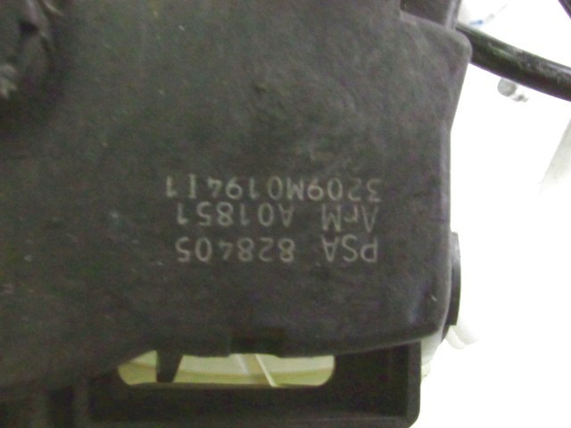 CENTRALNI ZAKLEP SPREDNJIH VRAT  OEM N. PSA828405 ORIGINAL REZERVNI DEL PEUGEOT PARTNER TEPEE MK2 (2008 - 2015) DIESEL LETNIK 2009