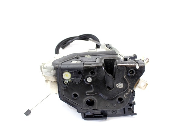 CENTRALNO ZAKLEPANJE PREDNIH LEVIH VRAT OEM N. 1P0837015B ORIGINAL REZERVNI DEL SEAT LEON 1P1 MK2 (2005 - 2012) DIESEL LETNIK 2011