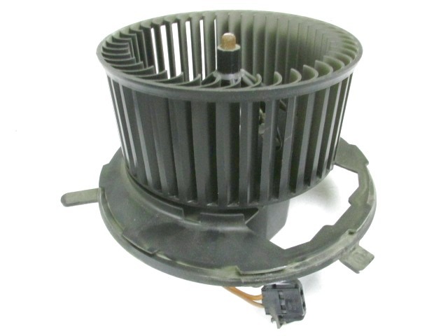 VENTILATOR  KABINE  OEM N. 3C1820015T ORIGINAL REZERVNI DEL VOLKSWAGEN TIGUAN 5N MK1 R (2011 - 2016)  BENZINA LETNIK 2014