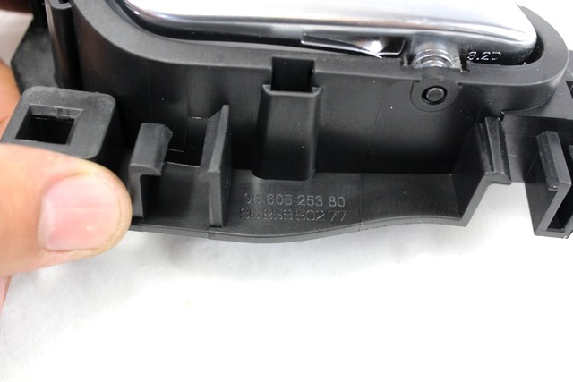 NOTRANJA KLJUKA  OEM N. 9660525380 ORIGINAL REZERVNI DEL PEUGEOT 508 8D BER/SW (2010 -2018)DIESEL LETNIK 2012