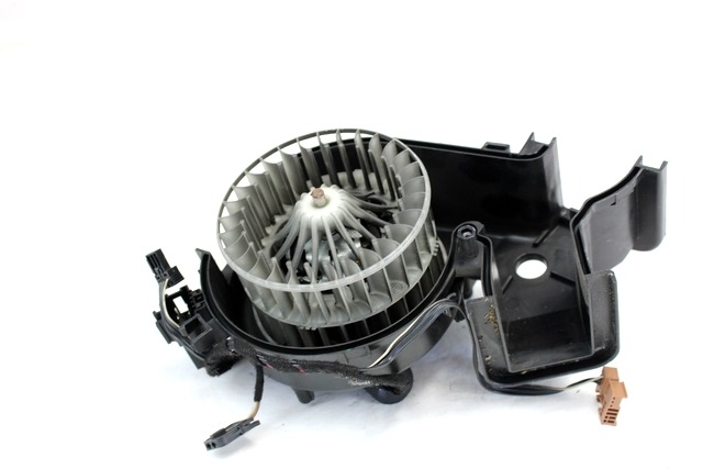 VENTILATOR  KABINE  OEM N. A1638204142 ORIGINAL REZERVNI DEL MERCEDES CLASSE ML W163 (1997 - 2006) DIESEL LETNIK 2004