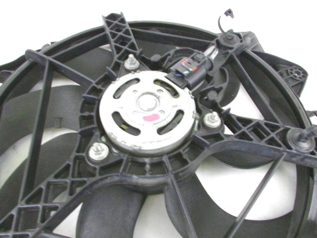 VENTILATOR HLADILNIKA OEM N. 882300200 ORIGINAL REZERVNI DEL FIAT BRAVO 198 (02/2007 - 2010) DIESEL LETNIK 2009