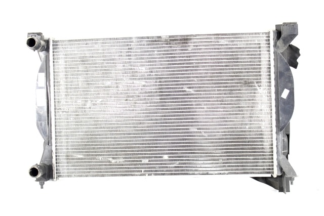 RADIATOR VODE OEM N. 8E0121251A ORIGINAL REZERVNI DEL AUDI A4 B7 8EC 8ED 8HE BER/SW/CABRIO (2004 - 2007) DIESEL LETNIK 2007