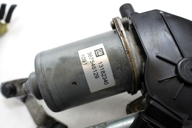 MOTORCEK PREDNJIH BRISALCEV OEM N. 13182340 ORIGINAL REZERVNI DEL OPEL CORSA D R S07 (02/2011 - 2014) DIESEL LETNIK 2011