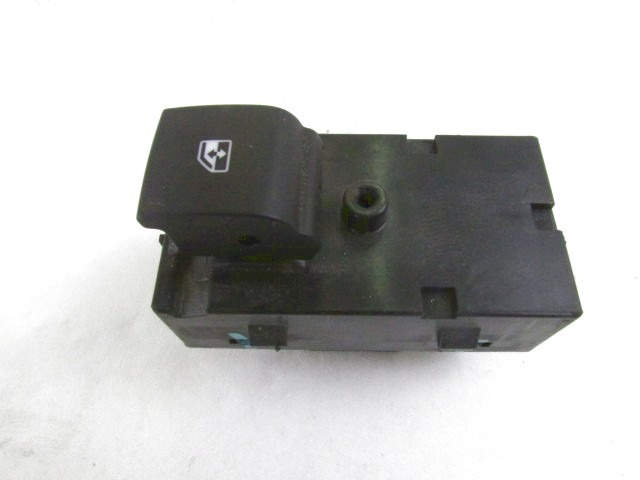 ZADNJE STIKALO OEM N. 13305368 ORIGINAL REZERVNI DEL CHEVROLET CRUZE J300 J305 (2009 - 2019) DIESEL LETNIK 2010