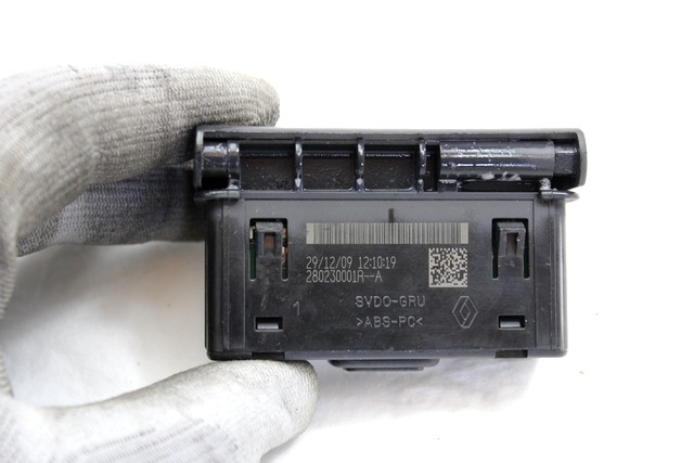 USB / AUX OEM N. 280230001R ORIGINAL REZERVNI DEL RENAULT CLIO BR0//1 CR0/1 KR0/1 MK3 R (05/2009 - 2013) BENZINA/GPL LETNIK 2010