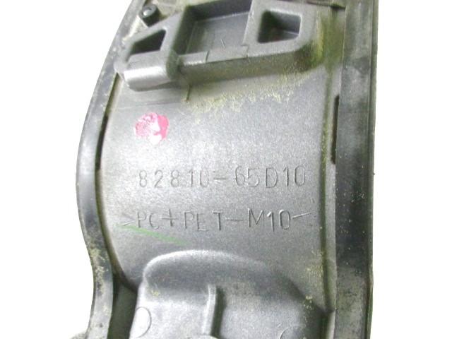 ZUNANJA KLJUKA ZADNJA DESNA VRATA OEM N. 82810-65D10 ORIGINAL REZERVNI DEL SUZUKI GRAND VITARA FT HT GT MK1 (1999 - 2006) DIESEL LETNIK 2005