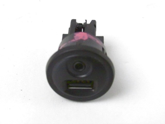 USB / AUX OEM N. 9664795277 ORIGINAL REZERVNI DEL PEUGEOT 208 CA CC MK1 (2012 -2019) DIESEL LETNIK 2015