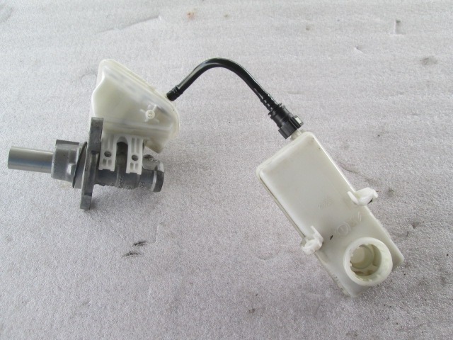 ZAVORNI CILINDER OEM N. 4601V1 ORIGINAL REZERVNI DEL PEUGEOT 308 4A 4B 4C 4E 4H MK1 BER/SW/CC (2007 - 2013) DIESEL LETNIK 2010