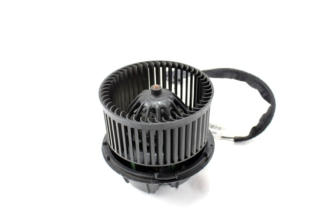 VENTILATOR  KABINE  OEM N. 272106020R ORIGINAL REZERVNI DEL DACIA DUSTER HS (2010 - 2017) BENZINA/GPL LETNIK 2015