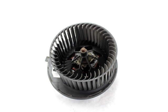 VENTILATOR  KABINE  OEM N. 3C1820015N ORIGINAL REZERVNI DEL VOLKSWAGEN TIGUAN 5N MK1 (2007 - 2011)DIESEL LETNIK 2010