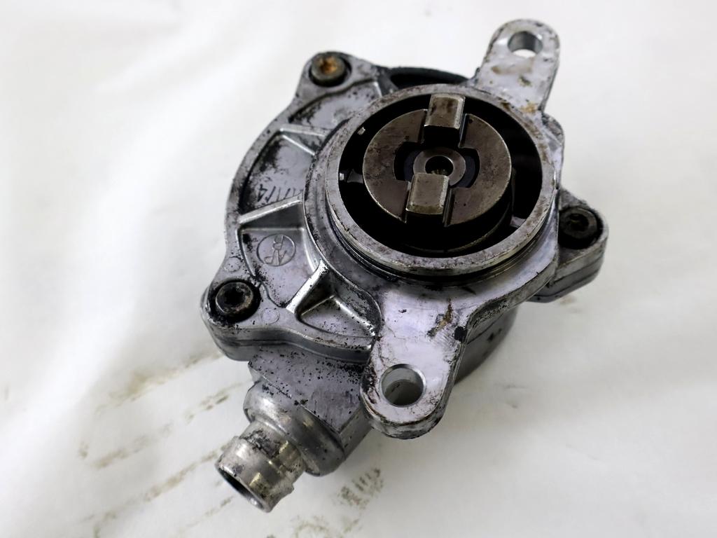 VAKUUM CRPALKA OEM N. 8200478188 ORIGINAL REZERVNI DEL OPEL VIVARO X83 (2001 - 2006) DIESEL LETNIK 2005