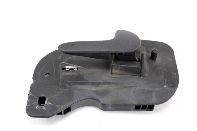 NOTRANJA KLJUKA  OEM N. 13104264 ORIGINAL REZERVNI DEL OPEL CORSA C X01 (10/2000 - 2004) BENZINA LETNIK 2002