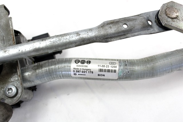 MOTORCEK PREDNJIH BRISALCEV OEM N. 390243019 ORIGINAL REZERVNI DEL ALFA ROMEO GIULIETTA 940 (2010 - 2020) DIESEL LETNIK 2011