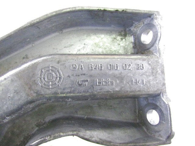 NOSILCI MOTORJA/DRUGO OEM N. A6460160238 ORIGINAL REZERVNI DEL MERCEDES CLASSE C W204 BER/SW (2007 - 2011) DIESEL LETNIK 2008