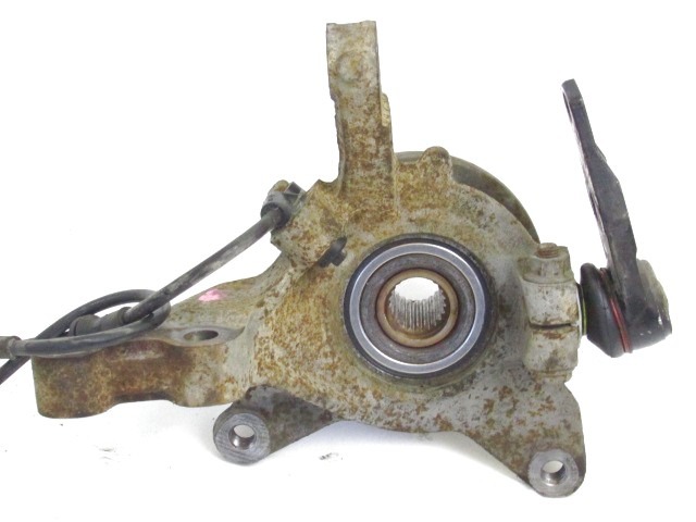 VRTLJIVI LEZAJ DESNO / PESTO KOLESA Z LEZAJEM SPREDAJ OEM N. 8200208335 ORIGINAL REZERVNI DEL RENAULT SCENIC JA0/1 MK1 (1996 - 1999) DIESEL LETNIK 1999