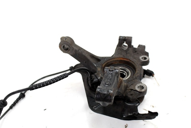 VRTLJIVI LEZAJ DESNO / PESTO KOLESA Z LEZAJEM SPREDAJ OEM N. 51776377 ORIGINAL REZERVNI DEL FIAT GRANDE PUNTO 199 (2005 - 2012) DIESEL LETNIK 2008