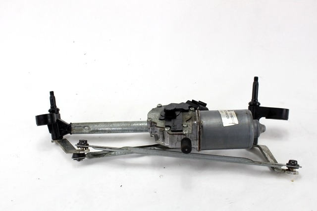 MOTORCEK PREDNJIH BRISALCEV OEM N. 13182340 ORIGINAL REZERVNI DEL OPEL CORSA D S07 (2006 - 2011) DIESEL LETNIK 2007