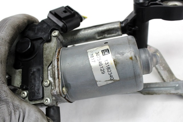 MOTORCEK PREDNJIH BRISALCEV OEM N. 13182340 ORIGINAL REZERVNI DEL OPEL CORSA D S07 (2006 - 2011) DIESEL LETNIK 2007