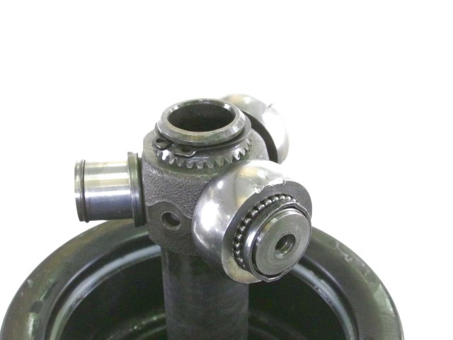 LEVA SPREDNJA POGONSKA GRED  OEM N. 8200571876 ORIGINAL REZERVNI DEL RENAULT CLIO BB CB MK2 (04/1998 - 04/2001) BENZINA LETNIK 2001