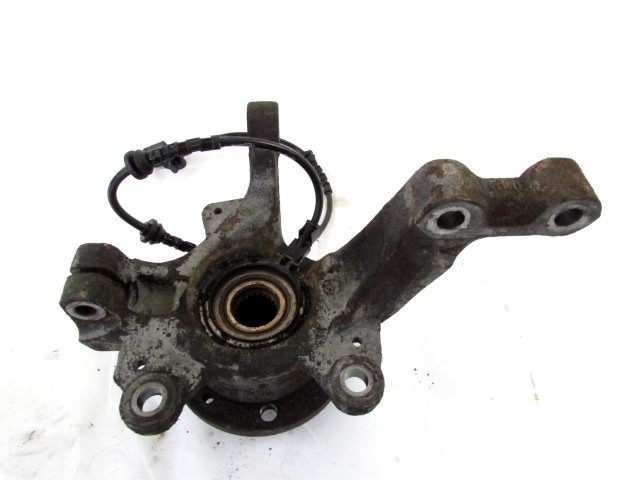 LEVI VRTLJIVI LEZAJ / PESTO KOLESA Z LEZAJEM SPREDAJ OEM N. 8200345944 ORIGINAL REZERVNI DEL RENAULT CLIO BR0//1 CR0/1 KR0/1 MK3 R (05/2009 - 2013) DIESEL LETNIK 2011