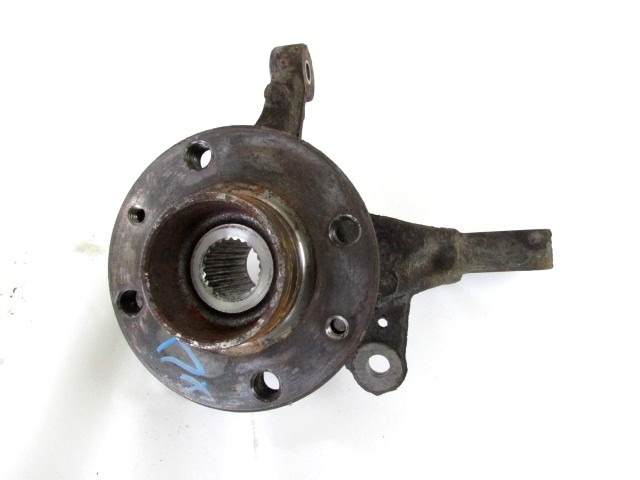 VRTLJIVI LEZAJ DESNO / PESTO KOLESA Z LEZAJEM SPREDAJ OEM N. 8200345945 ORIGINAL REZERVNI DEL RENAULT CLIO BR0//1 CR0/1 KR0/1 MK3 R (05/2009 - 2013) DIESEL LETNIK 2011