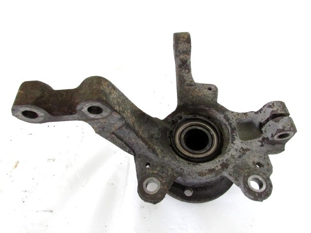 VRTLJIVI LEZAJ DESNO / PESTO KOLESA Z LEZAJEM SPREDAJ OEM N. 8200345945 ORIGINAL REZERVNI DEL RENAULT CLIO BR0//1 CR0/1 KR0/1 MK3 R (05/2009 - 2013) DIESEL LETNIK 2011