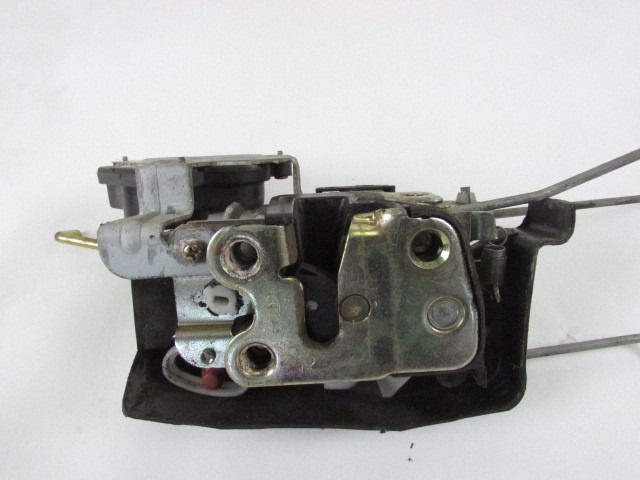 CENTRALNI ZAKLEP SPREDNJIH VRAT  OEM N. 81320FD00008 ORIGINAL REZERVNI DEL KIA RIO MK1 DC (2000 - 2005)BENZINA LETNIK 2003