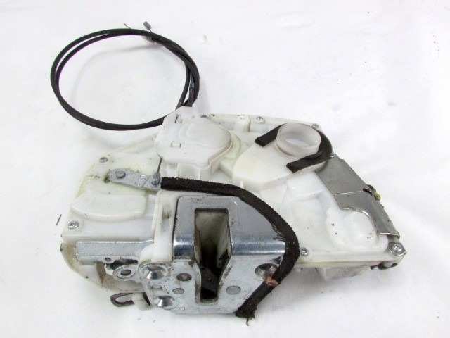 CENTRALNI ZAKLEP SPREDNJIH VRAT  OEM N. 8220162K00000 ORIGINAL REZERVNI DEL SUZUKI SWIFT MZ EZ MK3 (2004 - 2010) BENZINA LETNIK 2007