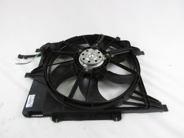 VENTILATOR HLADILNIKA OEM N. 8200585713 ORIGINAL REZERVNI DEL RENAULT CLIO BB CB MK2 R / CLIO STORIA (05/2001 - 2012) BENZINA LETNIK 2007