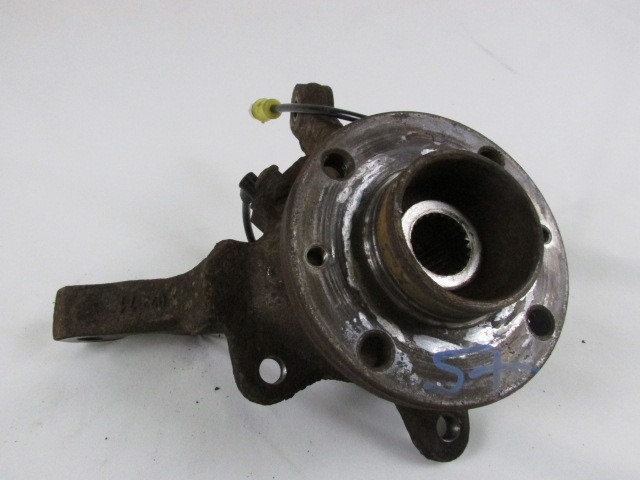 LEVI VRTLJIVI LEZAJ / PESTO KOLESA Z LEZAJEM SPREDAJ OEM N. 8200207307 ORIGINAL REZERVNI DEL RENAULT CLIO BB CB MK2 R / CLIO STORIA (05/2001 - 2012) DIESEL LETNIK 2003