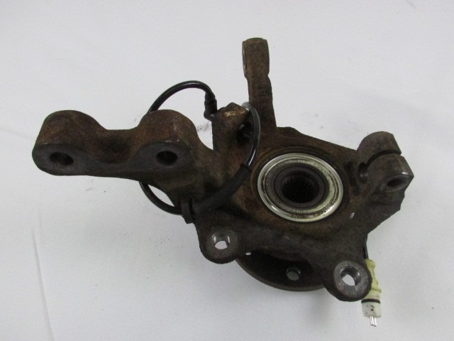 VRTLJIVI LEZAJ DESNO / PESTO KOLESA Z LEZAJEM SPREDAJ OEM N. 8200207313 ORIGINAL REZERVNI DEL RENAULT CLIO BB CB MK2 R / CLIO STORIA (05/2001 - 2012) DIESEL LETNIK 2003