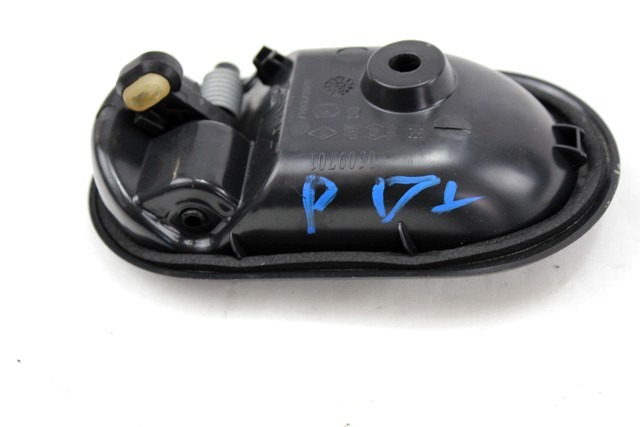 NOTRANJA KLJUKA  OEM N. 8200733847 ORIGINAL REZERVNI DEL DACIA SANDERO MK1 (2008 - 2012) BENZINA/GPL LETNIK 2009