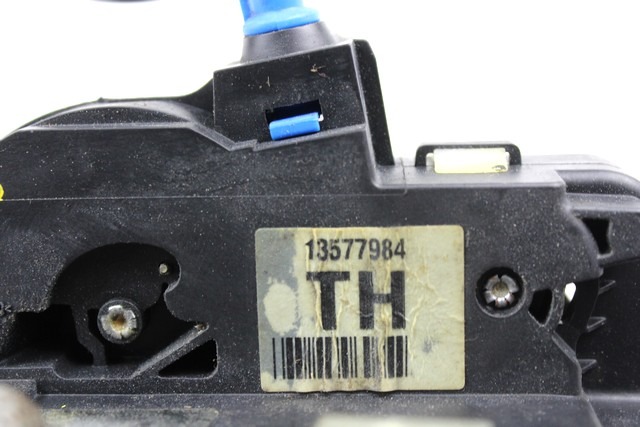 CENTRALNI ZAKLEP SPREDNJIH VRAT  OEM N. 13577984 ORIGINAL REZERVNI DEL OPEL ASTRA J P10 5P/3P/SW (2010 - 2015) DIESEL LETNIK 2011