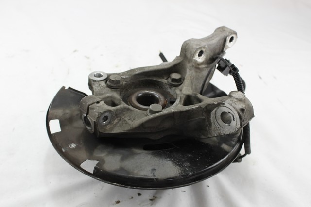 VRTLJIVI LEZAJ DESNO / PESTO KOLESA Z LEZAJEM SPREDAJ OEM N. 13319483 ORIGINAL REZERVNI DEL OPEL ASTRA J P10 5P/3P/SW (2010 - 2015) DIESEL LETNIK 2011