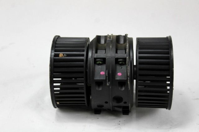 VENTILATOR  KABINE  OEM N. 272108241R ORIGINAL REZERVNI DEL RENAULT MEGANE MK3 BZ0/1 B3 DZ0/1 KZ0/1 BER/SPORTOUR/ESTATE (2009 - 2015) DIESEL LETNIK 2011