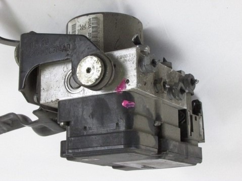 ABS AGREGAT S PUMPO OEM N. 8V512M110AD ORIGINAL REZERVNI DEL FORD FIESTA CB1 CNN MK6 (09/2008 - 11/2012) DIESEL LETNIK 2010