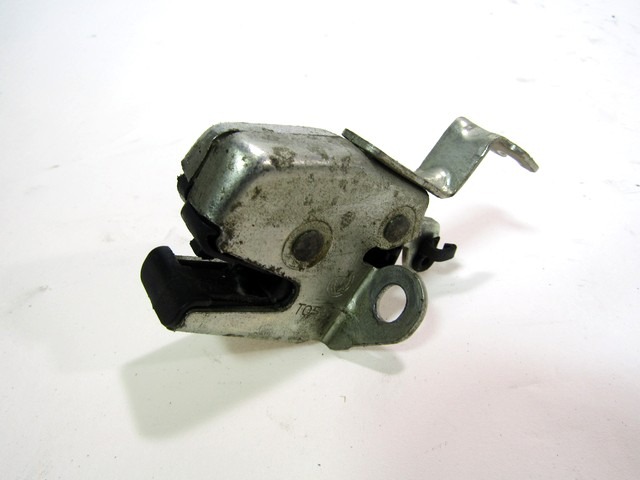 ZAKLEPANJE PRTLJA?NIH VRAT  OEM N. 1369298080 ORIGINAL REZERVNI DEL FIAT FIORINO 225 (2007 - 2016) BENZINA/METANO LETNIK 2010