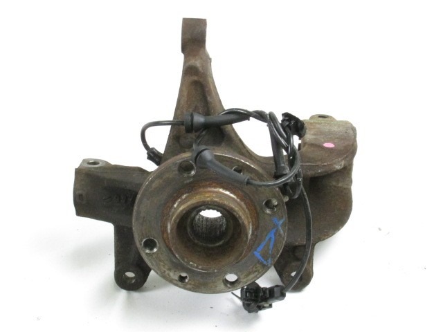 VRTLJIVI LEZAJ DESNO / PESTO KOLESA Z LEZAJEM SPREDAJ OEM N. 8200297033 ORIGINAL REZERVNI DEL RENAULT SCENIC/GRAND SCENIC JM0/1 MK2 (2003 - 2009) BENZINA LETNIK 2007