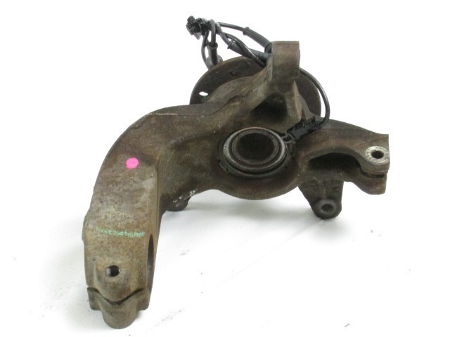 VRTLJIVI LEZAJ DESNO / PESTO KOLESA Z LEZAJEM SPREDAJ OEM N. 8200297033 ORIGINAL REZERVNI DEL RENAULT SCENIC/GRAND SCENIC JM0/1 MK2 (2003 - 2009) BENZINA LETNIK 2007