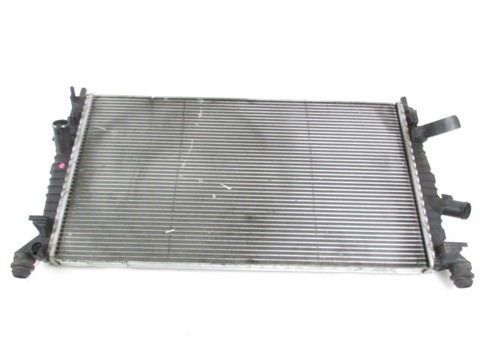 RADIATOR VODE OEM N. 3M5H-8005-TL ORIGINAL REZERVNI DEL FORD FOCUS CMAX DM2 MK1 R (04/2007 - 2010) DIESEL LETNIK 2009