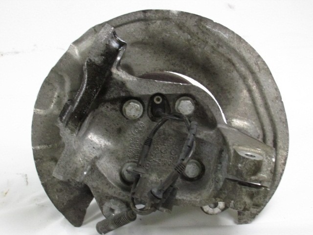 VRTLJIVI LEZAJ DESNO / PESTO KOLESA Z LEZAJEM SPREDAJ OEM N. 31216764444 ORIGINAL REZERVNI DEL BMW SERIE 3 BER/SW/COUPE/CABRIO E90/E91/E92/E93 (2005 -2009) DIESEL LETNIK 2006