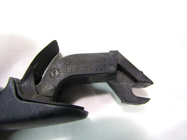 ZUNANJA KLJUKA SPREDNJA DESNA VRATA OEM N. 3B0837207 ORIGINAL REZERVNI DEL VOLKSWAGEN GOLF IV 1J1 1E7 1J5 MK4 BER/SW (1998 - 2004) BENZINA LETNIK 2000