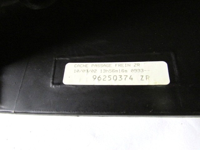 PLASTIKA MED SEDEZI BREZ NASLONJALA ROK OEM N. 96250374ZR ORIGINAL REZERVNI DEL PEUGEOT 206 / 206 CC 2A/C 2D 2E/K (1998 - 2003) BENZINA LETNIK 2002