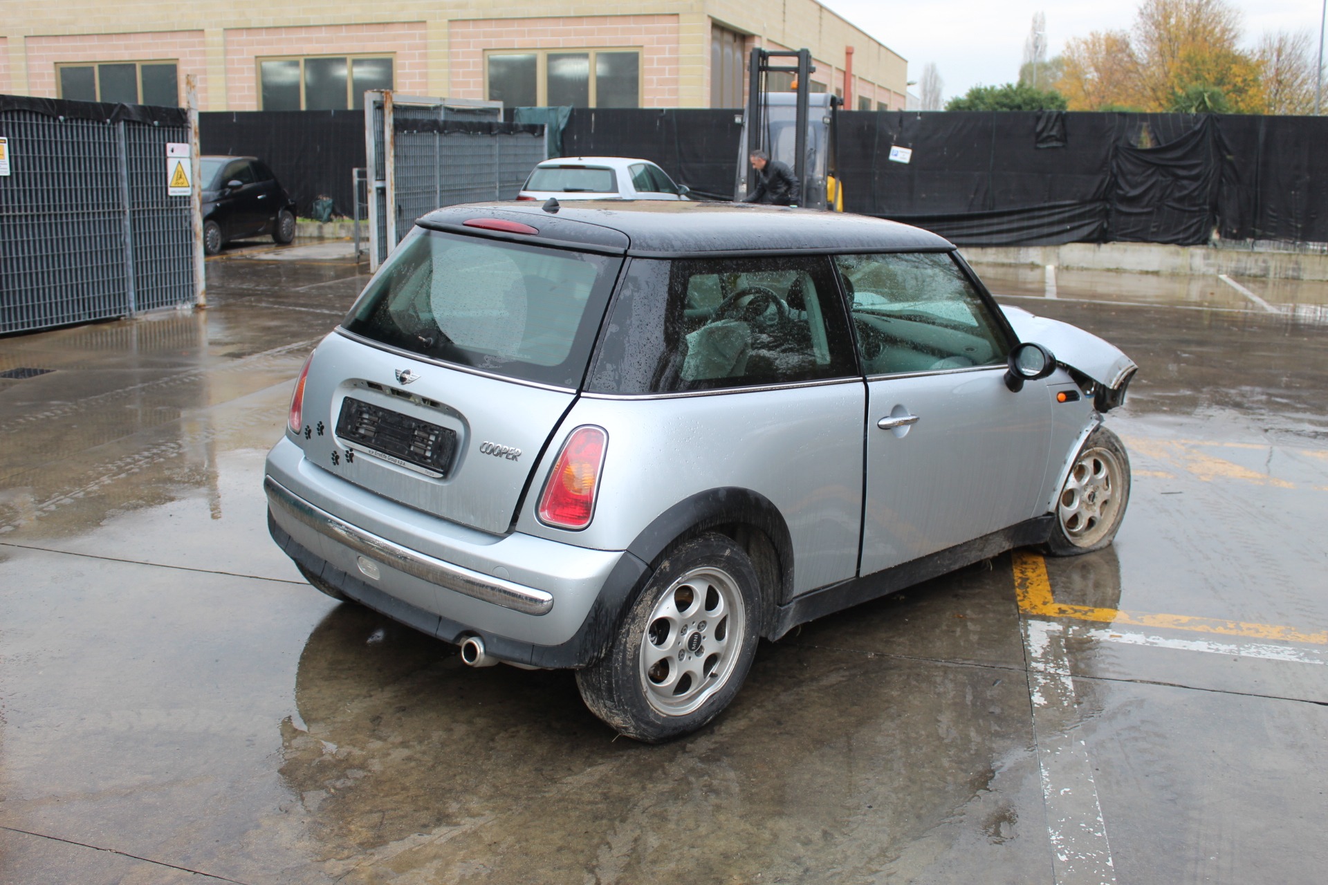 MINI COOPER 1.6 B 85KW 5M 3P (2004) RICAMBI IN MAGAZZINO 